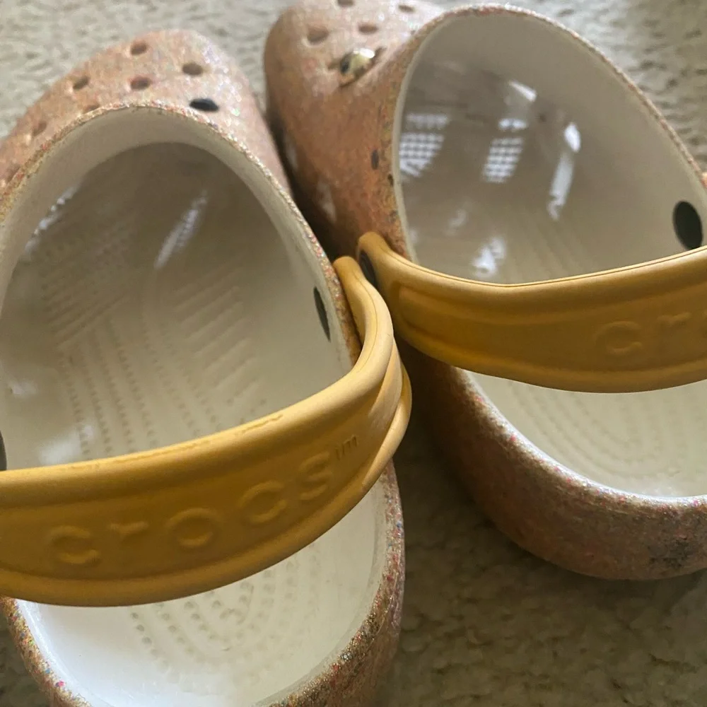 CROCS - Glittery Gold and White